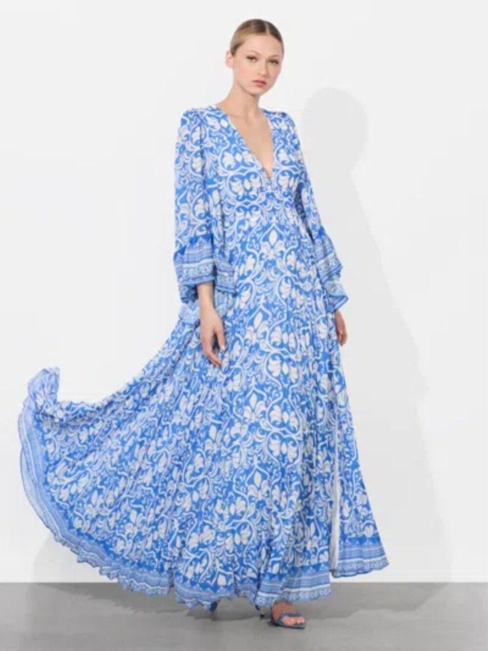 NWT Alice + Olivia Selene Pleated Maxi Dress Soiree True Blue Floral Size 8 $895 - Picture 3 of 13